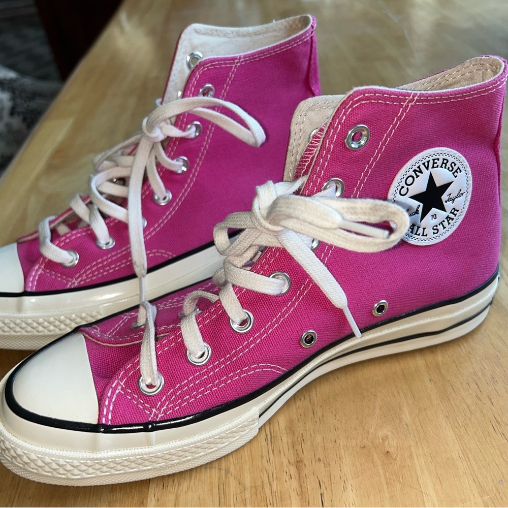 Hot pink lucky pink Converse high tops shoes sneakers men’s 6 womans 8